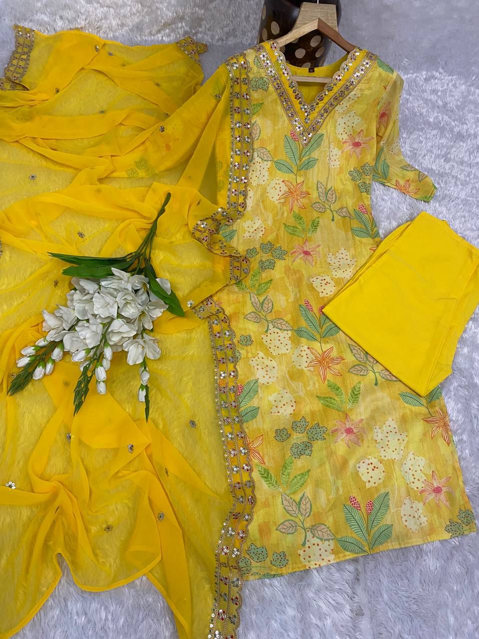 Matrut | Krupa Yellow Straight Suit