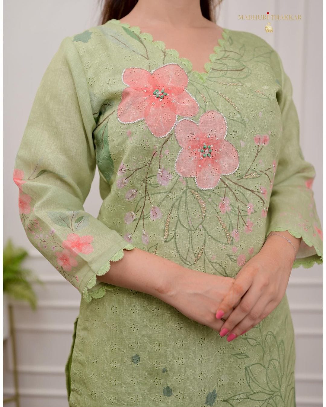 Matrut | Blossom Grace Pista Green Straight Suit