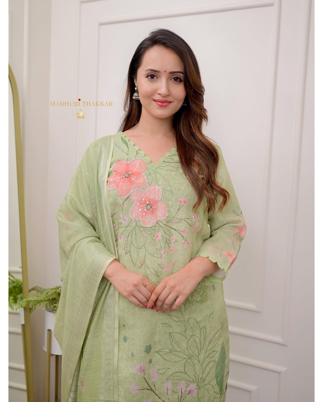 Matrut | Blossom Grace Pista Green Straight Suit