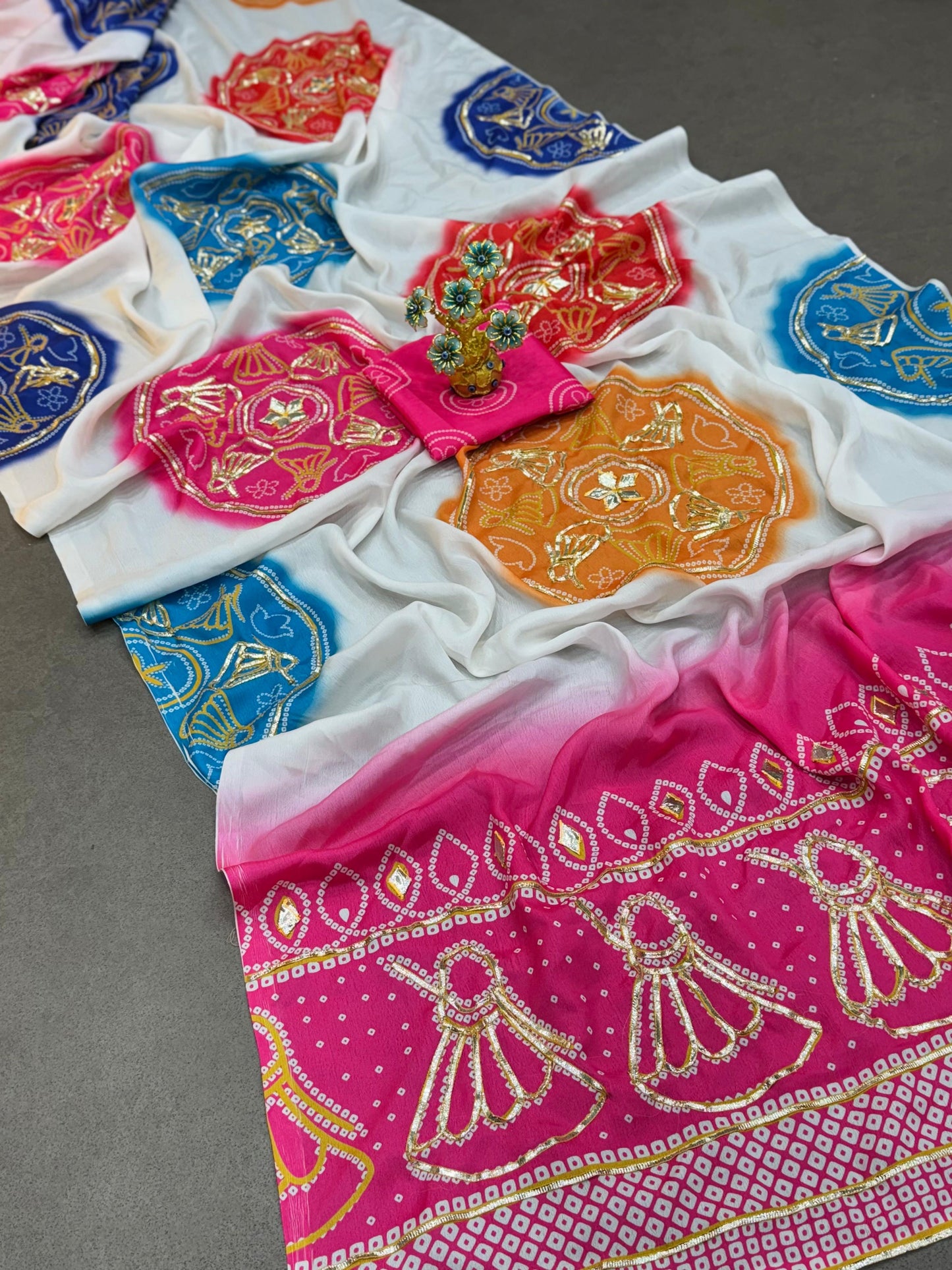 Matrut | Kia White Bandhej Saree