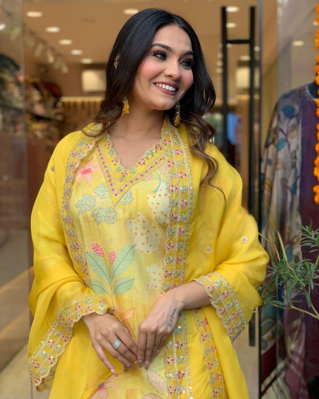 Matrut | Krupa Yellow Straight Suit