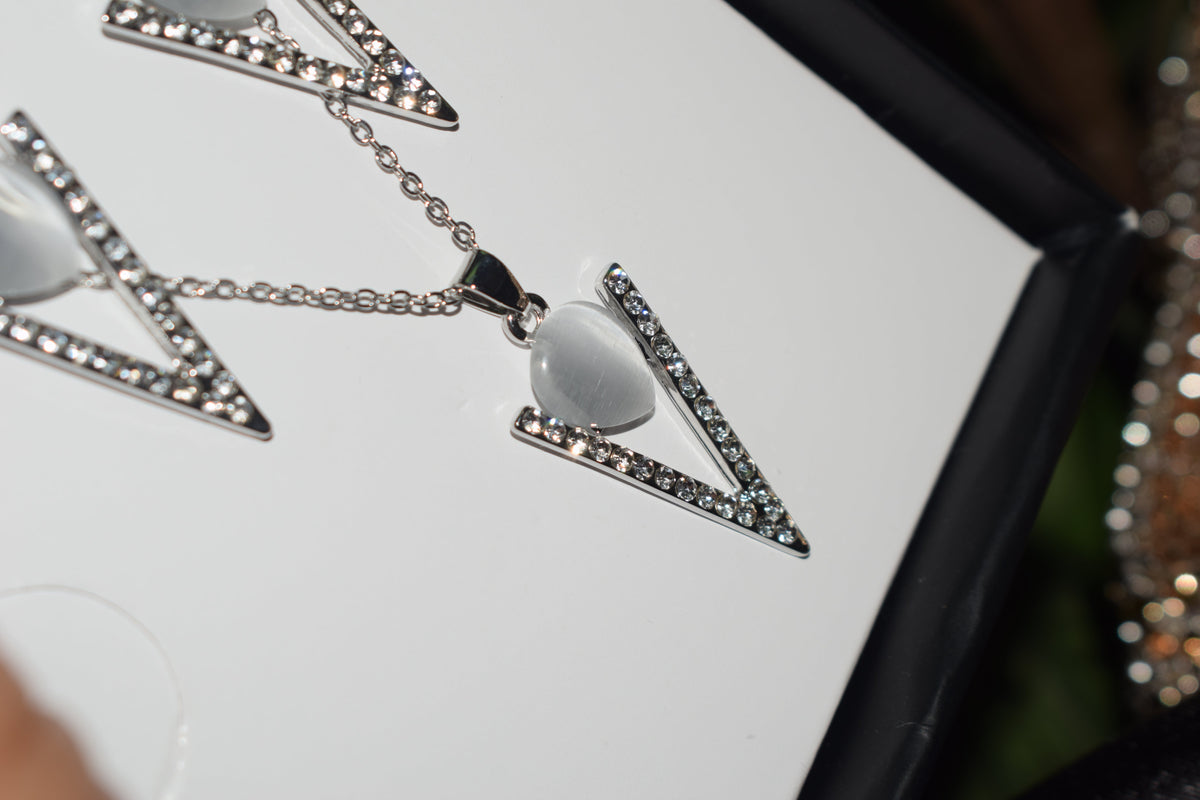 Tricone Silver Pendent Set