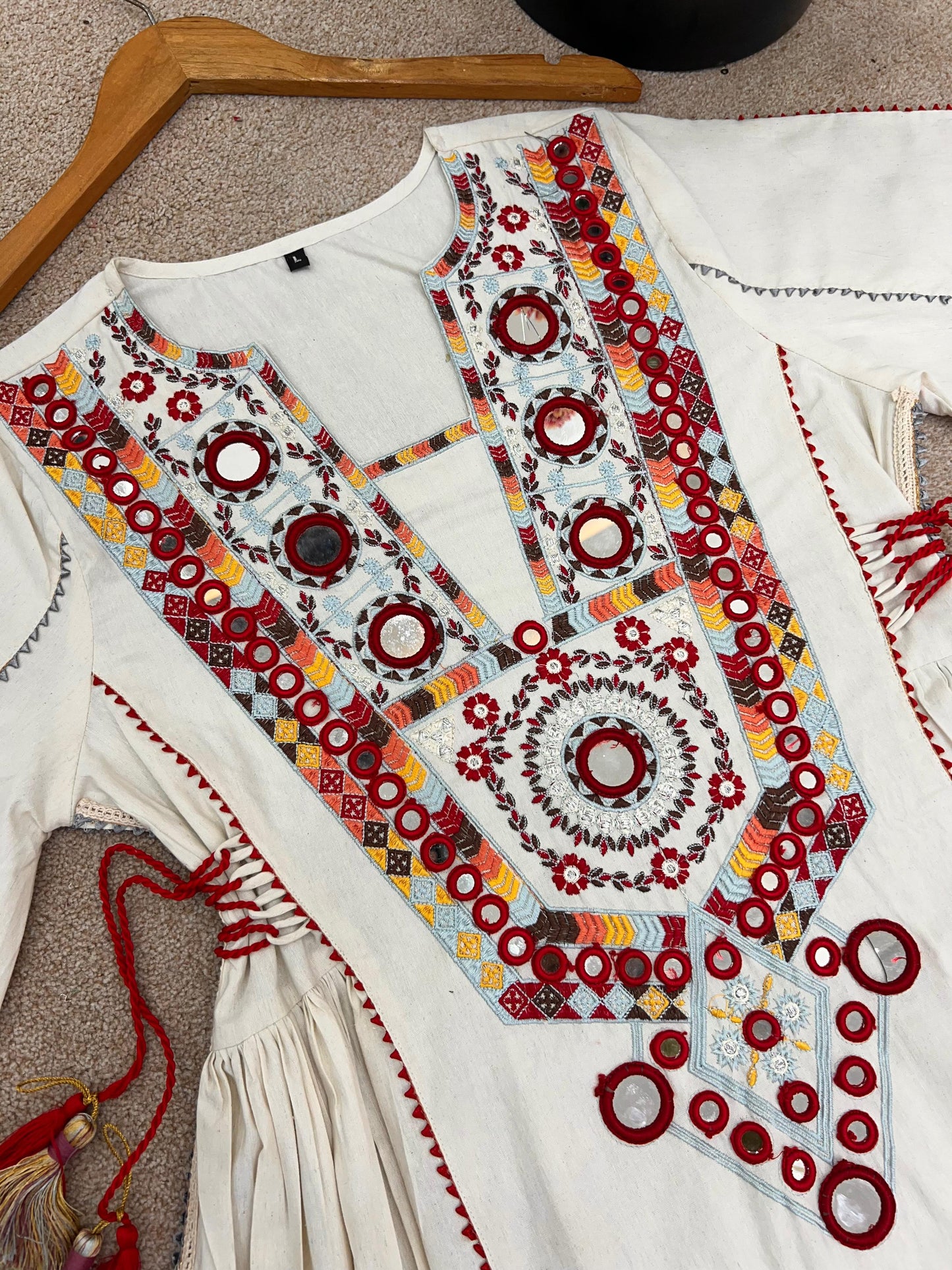 Matrut | Krupa Off White Kurti Set