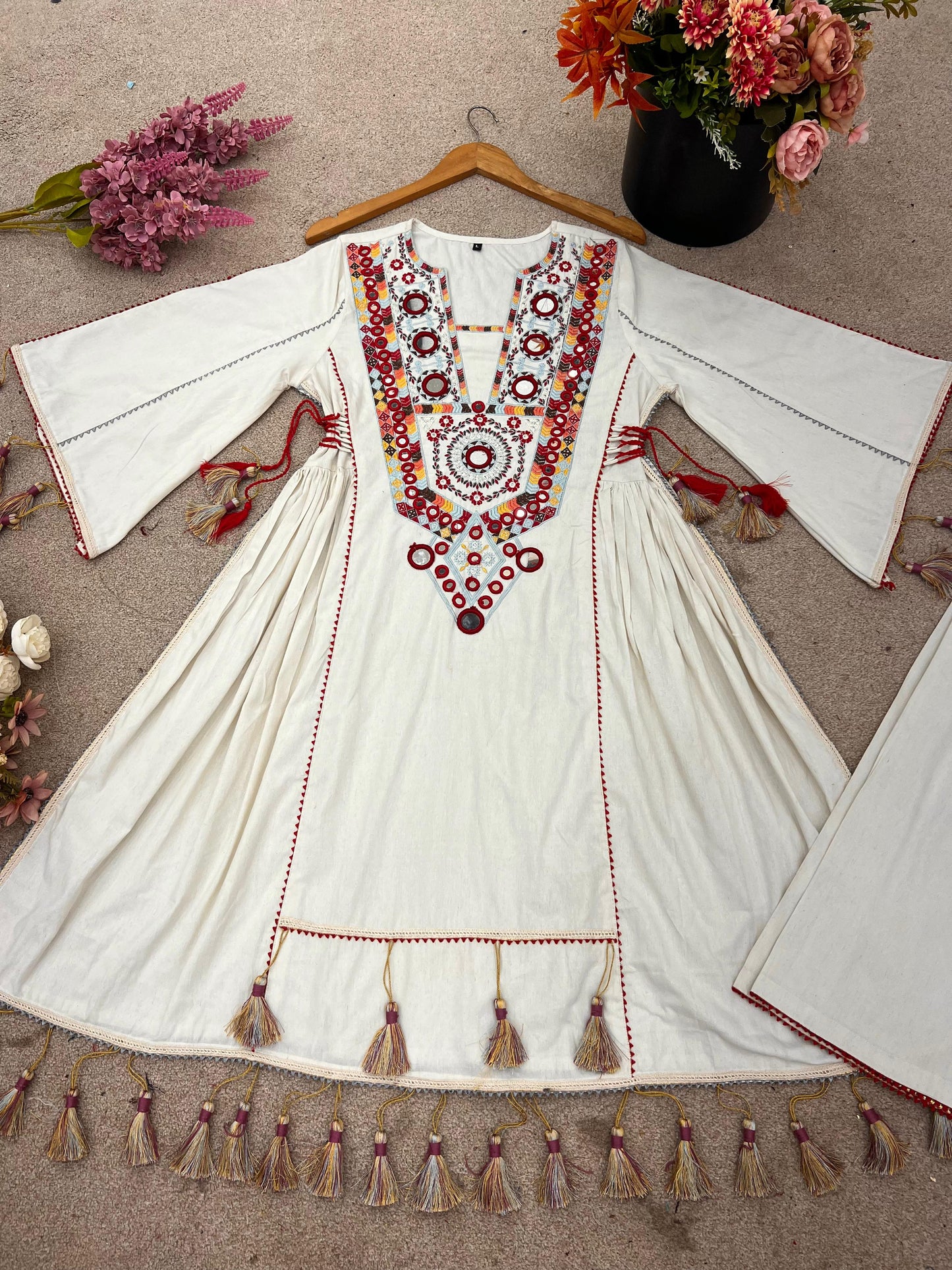 Matrut | Krupa Off White Kurti Set