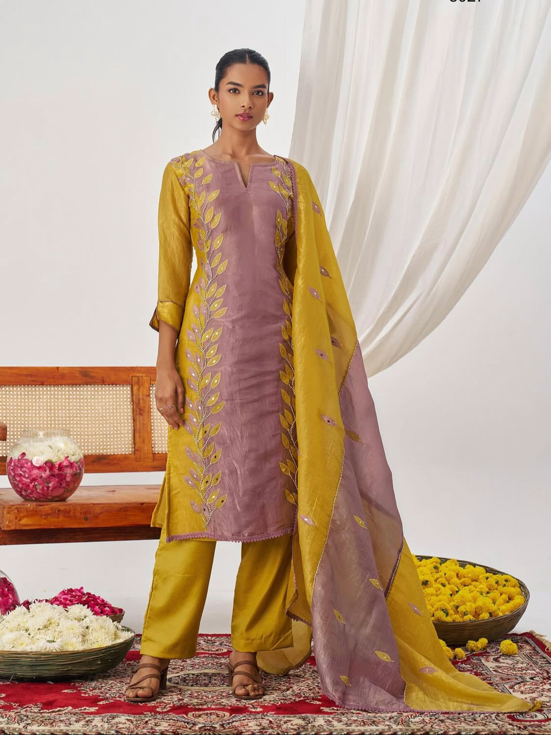 Matrut | Phool Lavender-Yellow Straight Suit