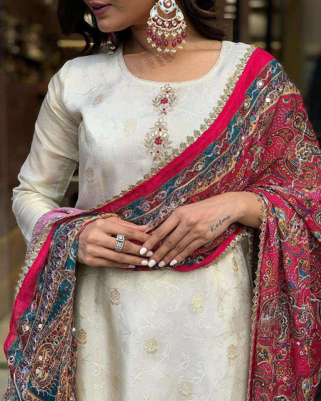 Matrut | Bloome Luxe Beige Straight Suit