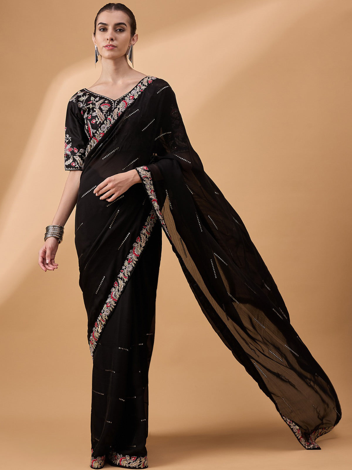 Matrut | Aavya Black Saree