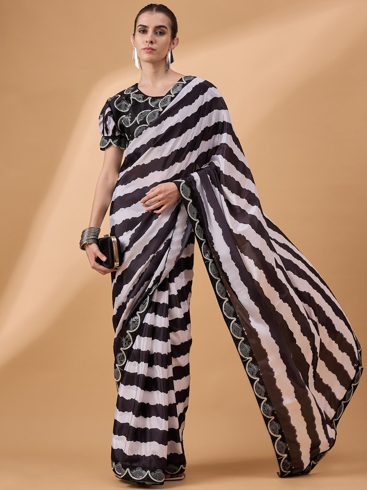 Matrut | Aavya Stripes Black Saree