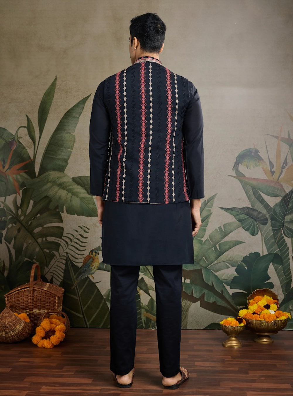 Matrut | Rajwada Black Kurta Set