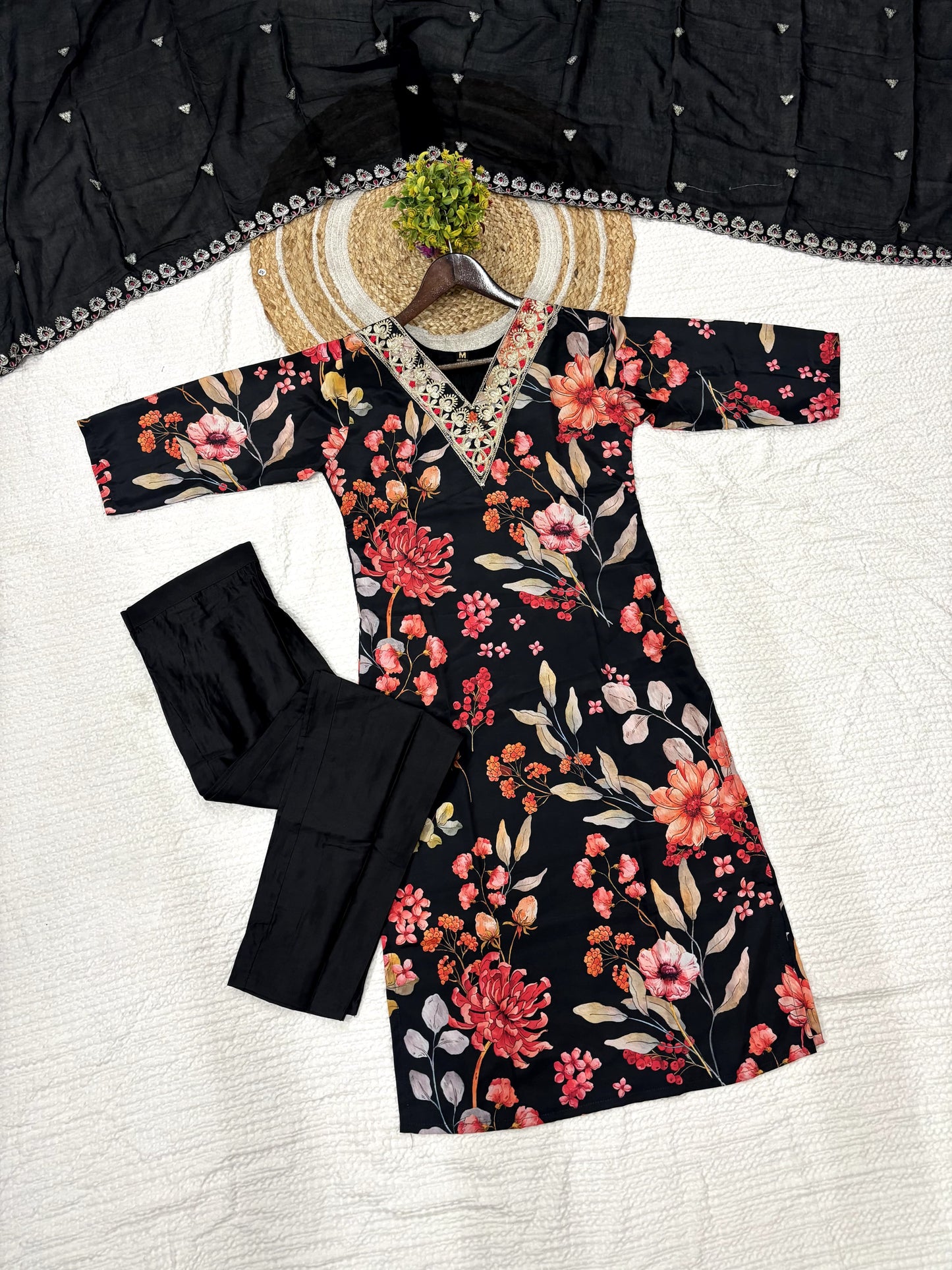 Matrut | Flora Bliss Black Straight Suit