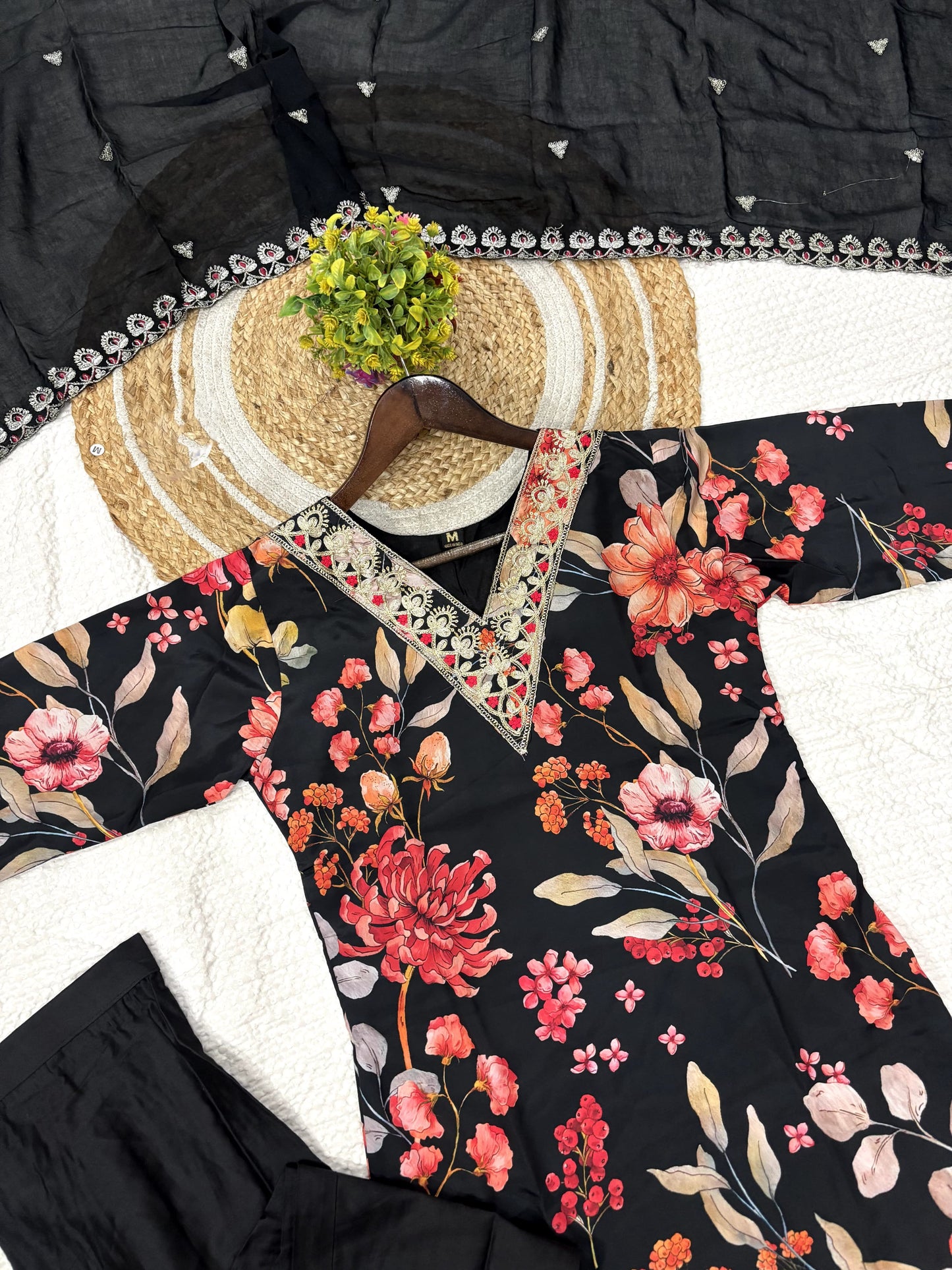 Matrut | Flora Bliss Black Straight Suit