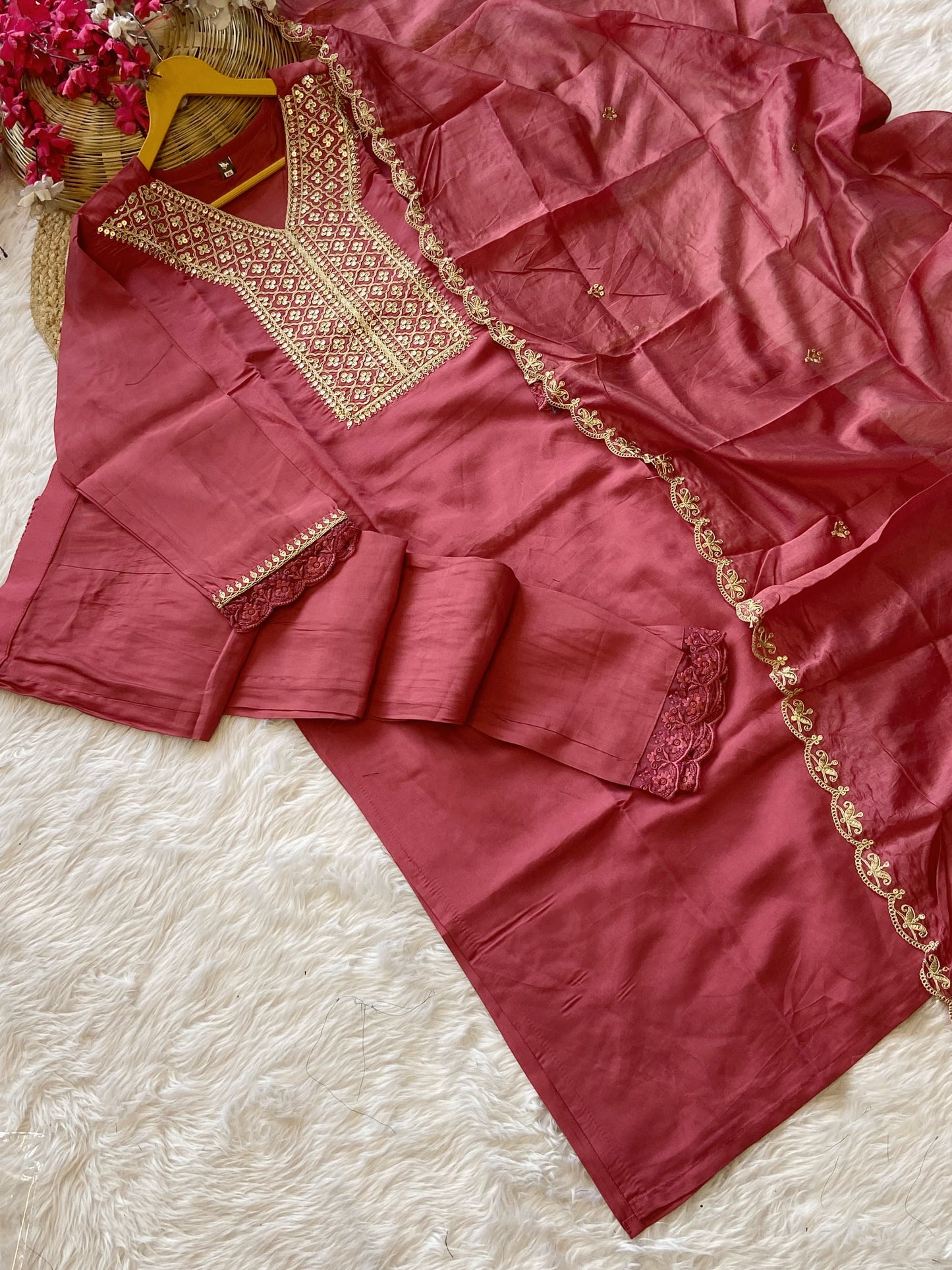 Matrut | Padmika Pink Straight Suit