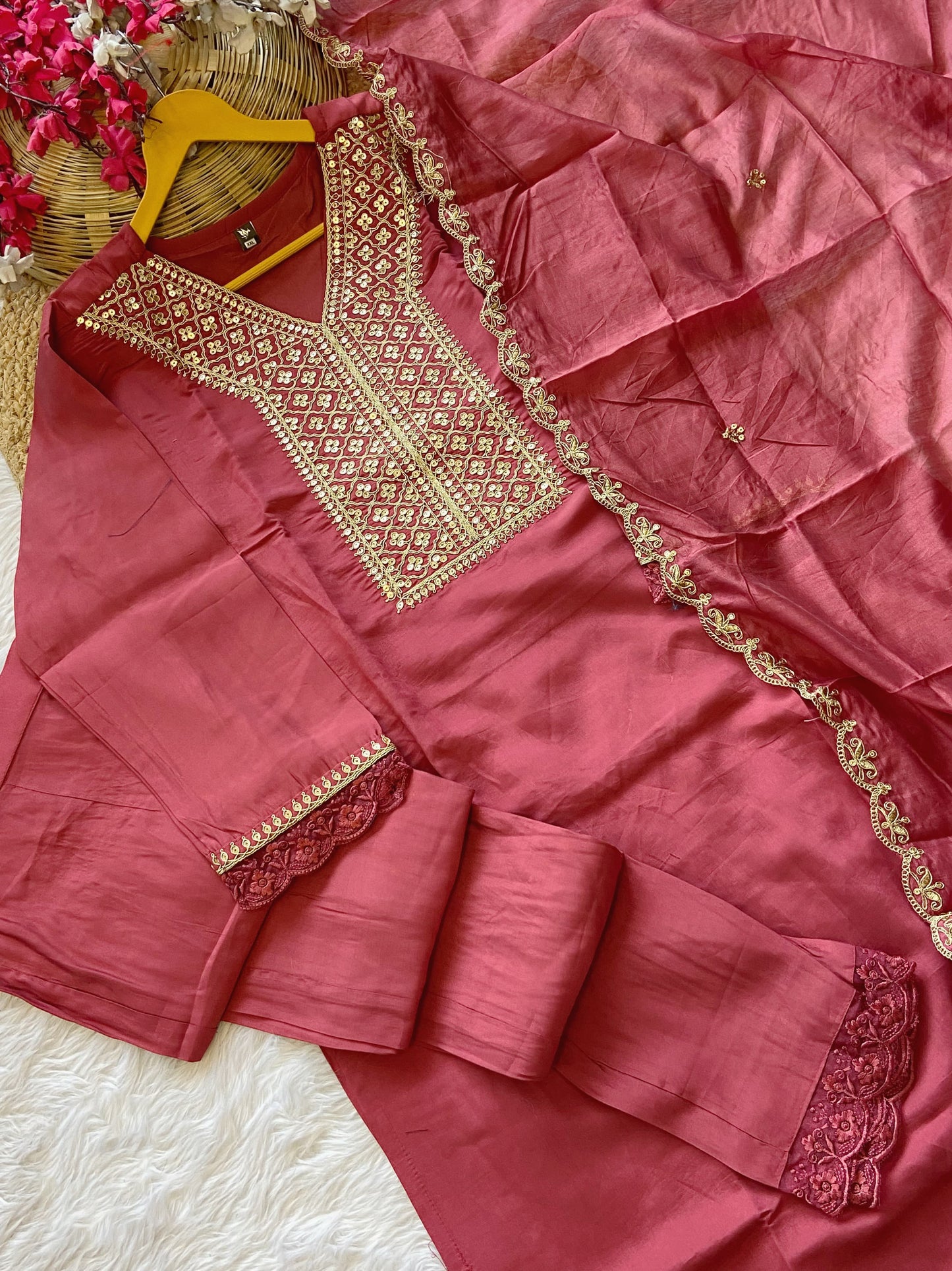 Matrut | Padmika Pink Straight Suit