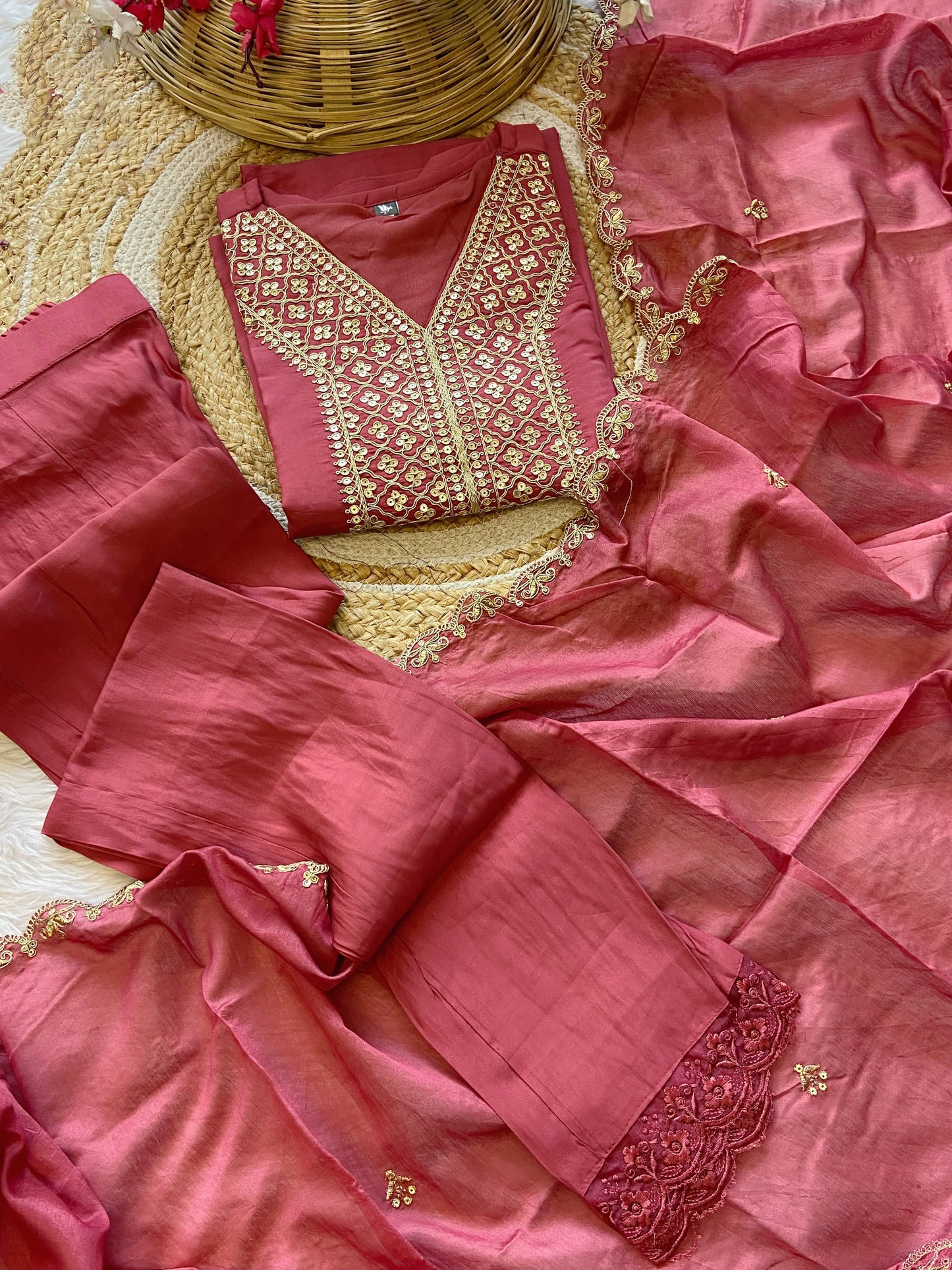 Matrut | Padmika Pink Straight Suit