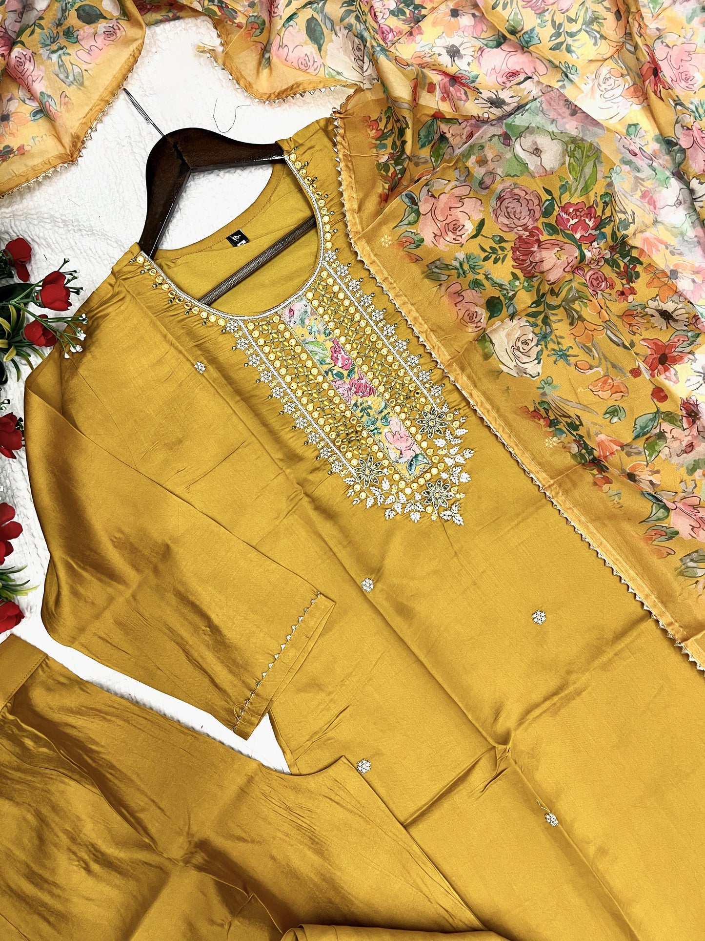 Matrut | Padmika Yellow Straight Suit