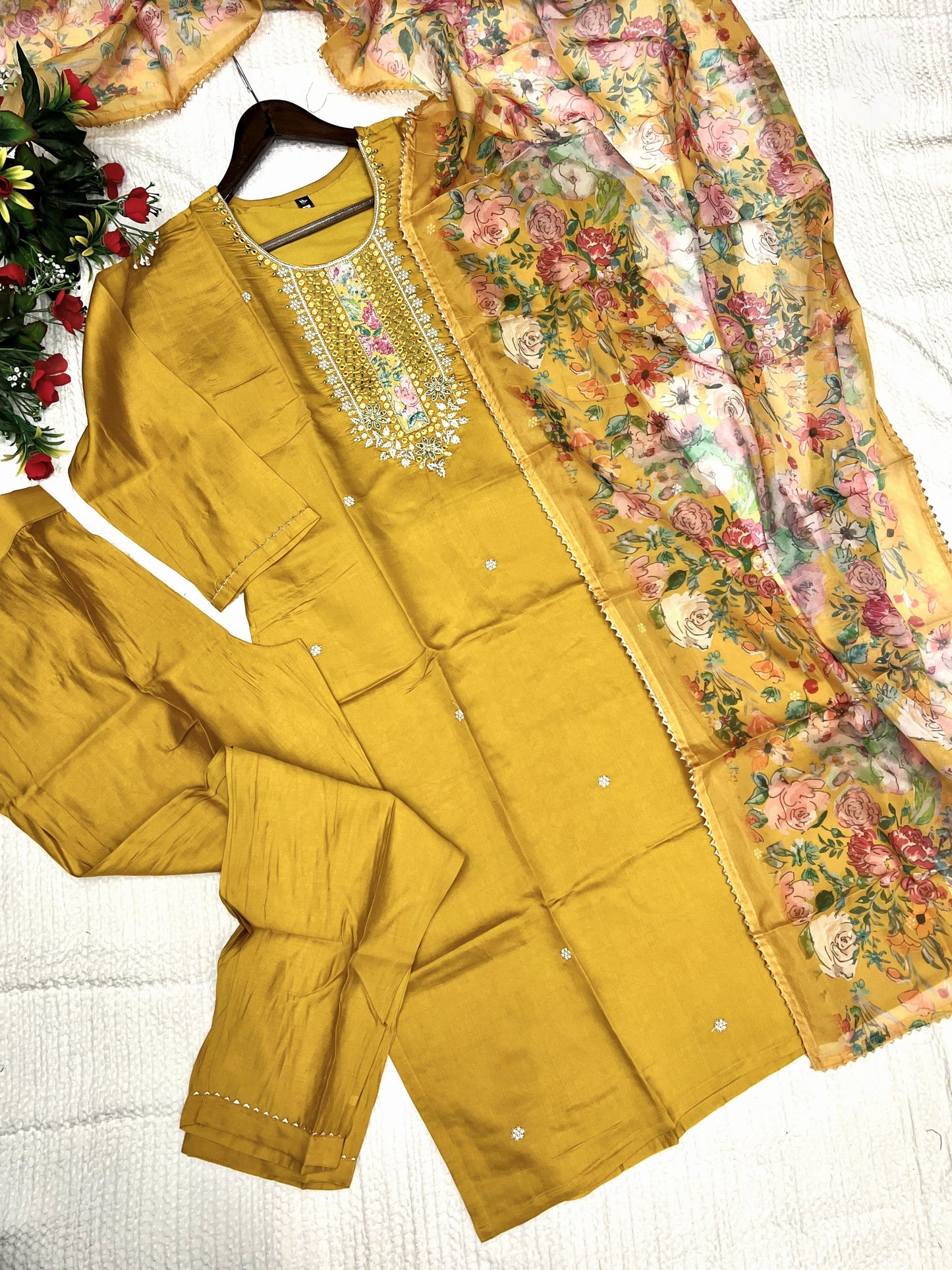 Matrut | Padmika Yellow Straight Suit