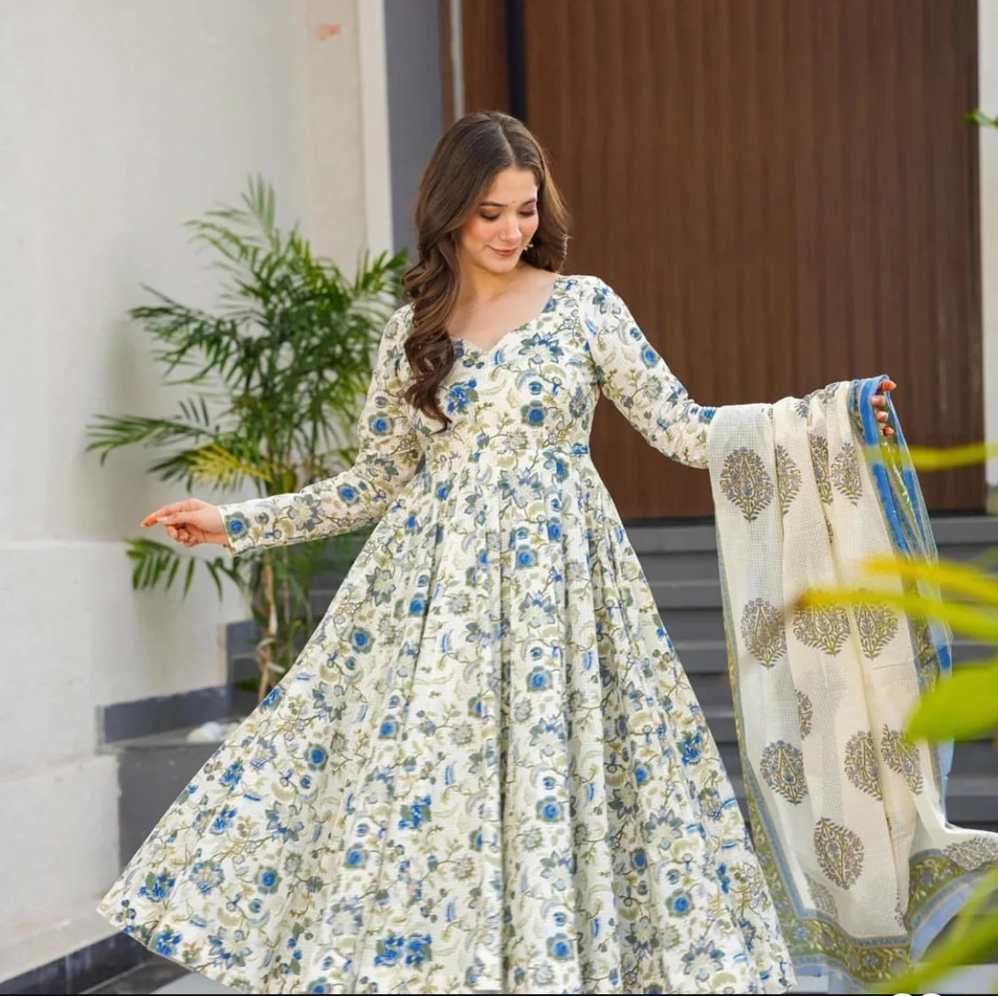 Matrut | Chaand White Anarkali Suit