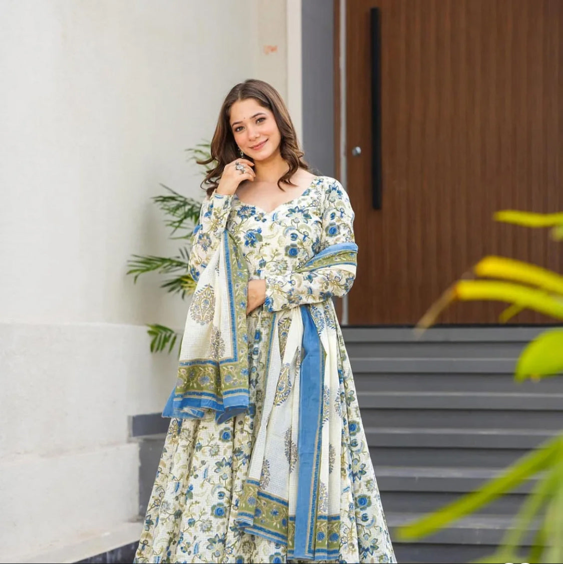 Matrut | Chaand White Anarkali Suit