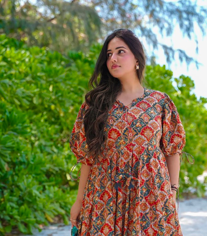 Matrut | Clora Bee Cherry Red Maxi Dress
