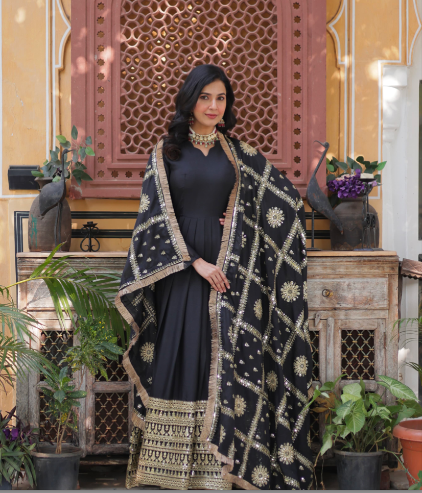 Matrut | Shaila Black Gown
