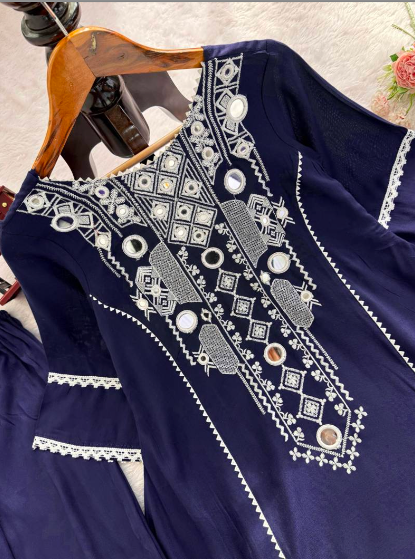Matrut | Lukchup Navy Kurti Set