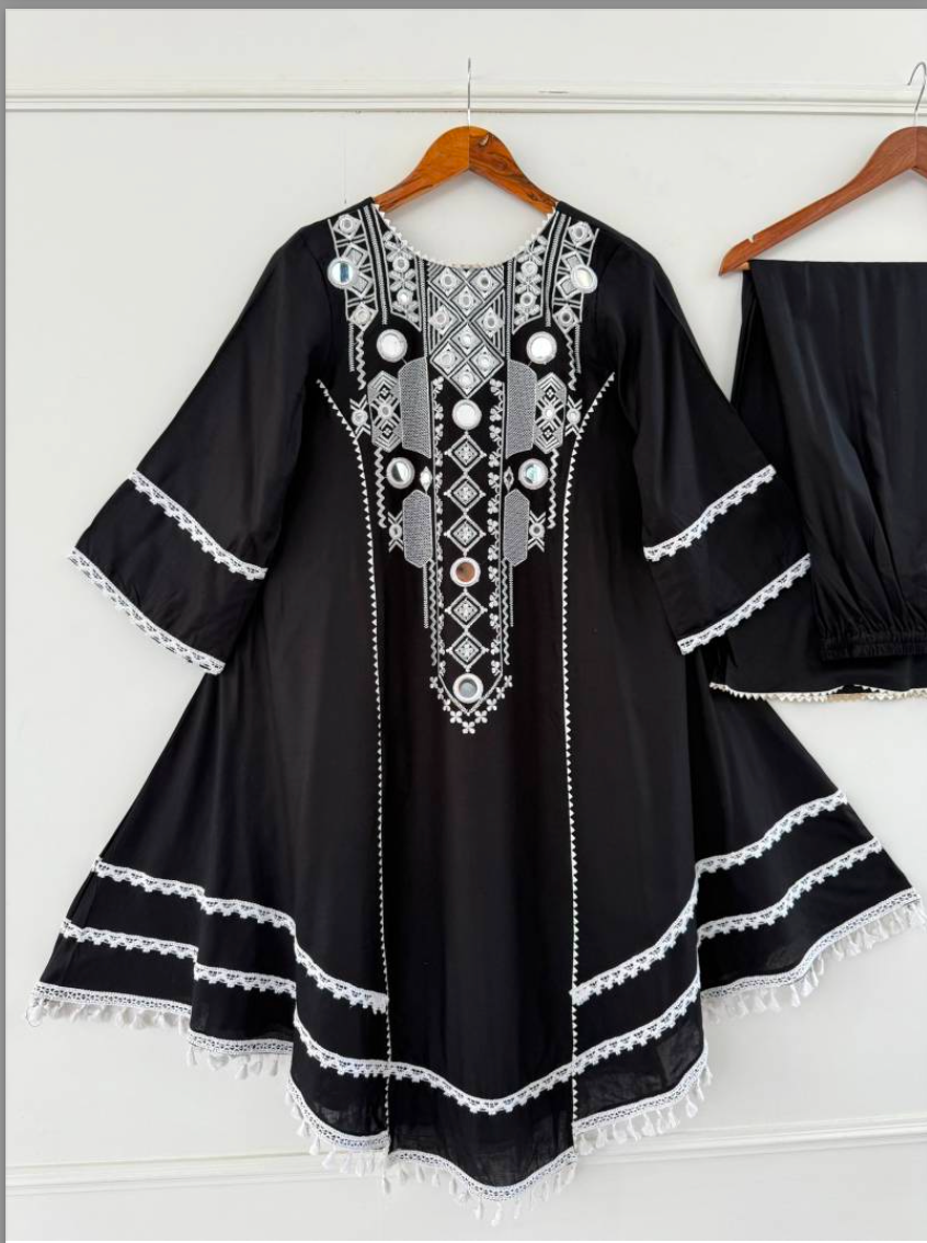 Matrut | Lukchup Black Kurti Set