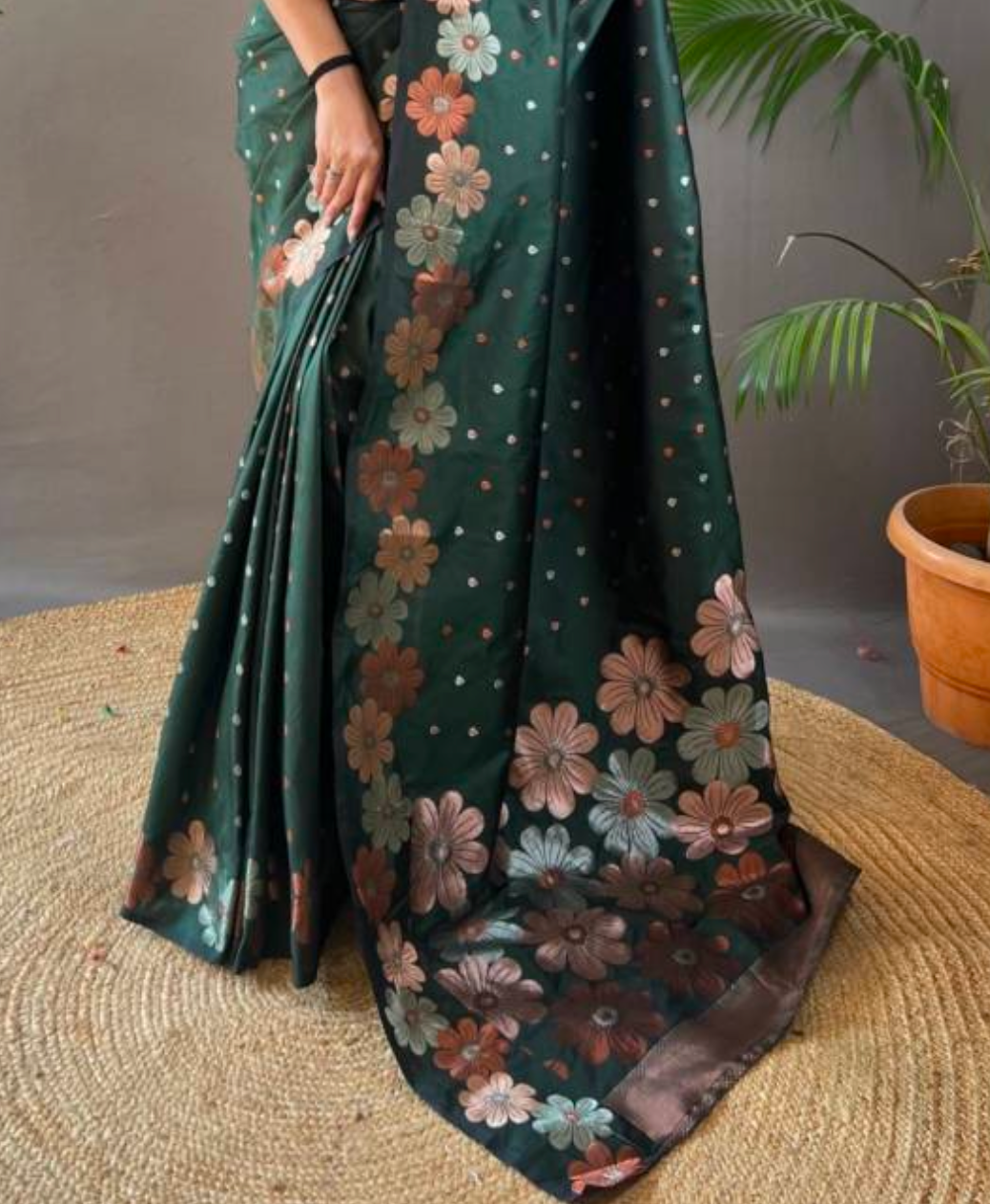 Matrut | Siya Dark Green Saree