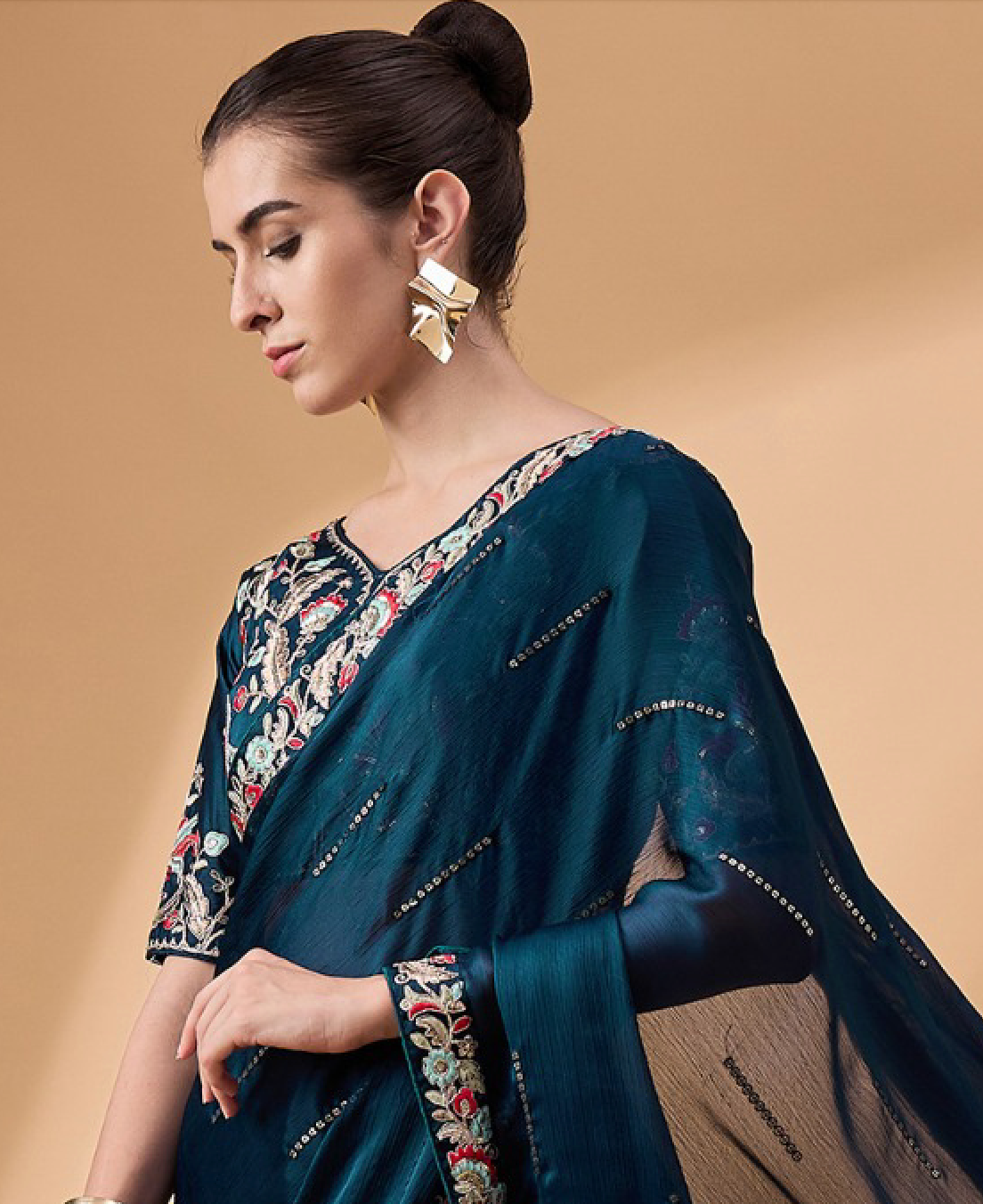 Matrut | Aavya Peacock Blue Saree