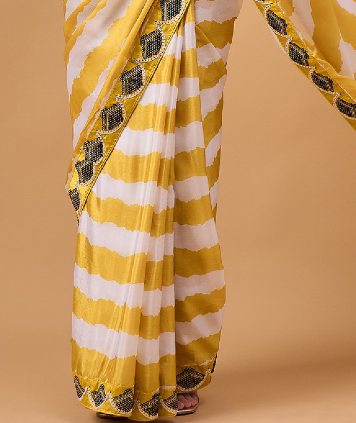Matrut | Aavya Stripes Yellow Saree