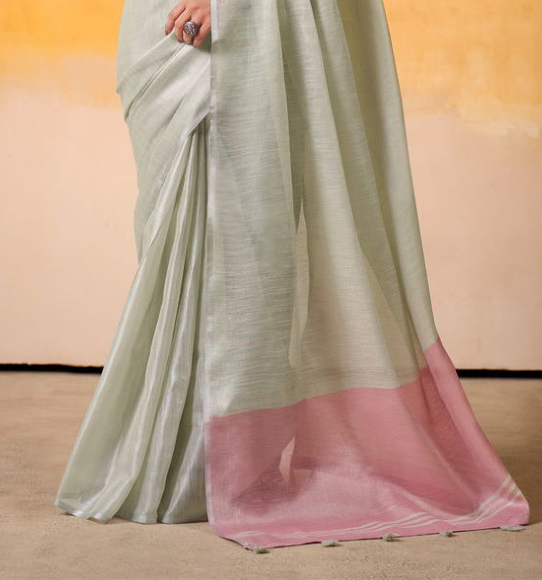 Matrut | Anvika Silver-Pink Saree
