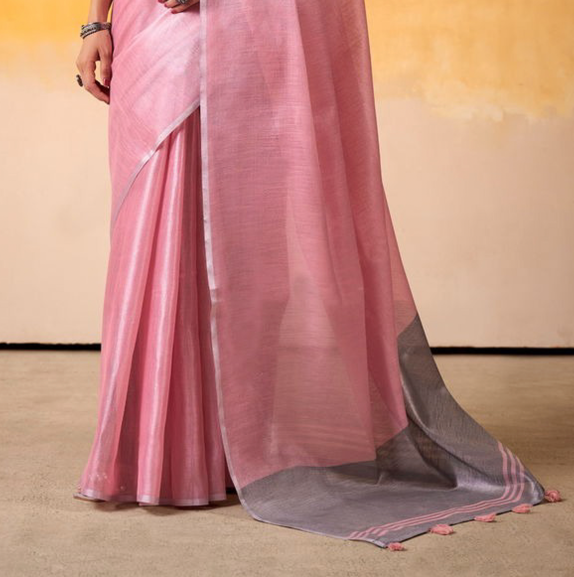Matrut | Anvika Pink-Grey Saree