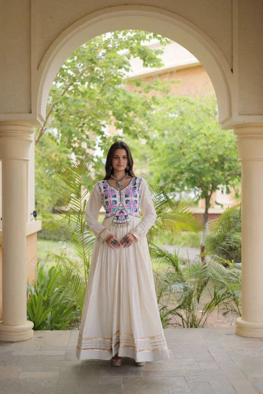 Nayra D04 White Gown