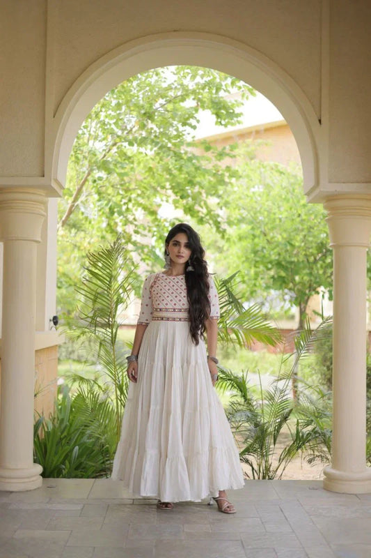 Nayra D03 A2 Off-white Gown