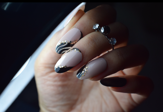 Sizzling Drizzling Nails