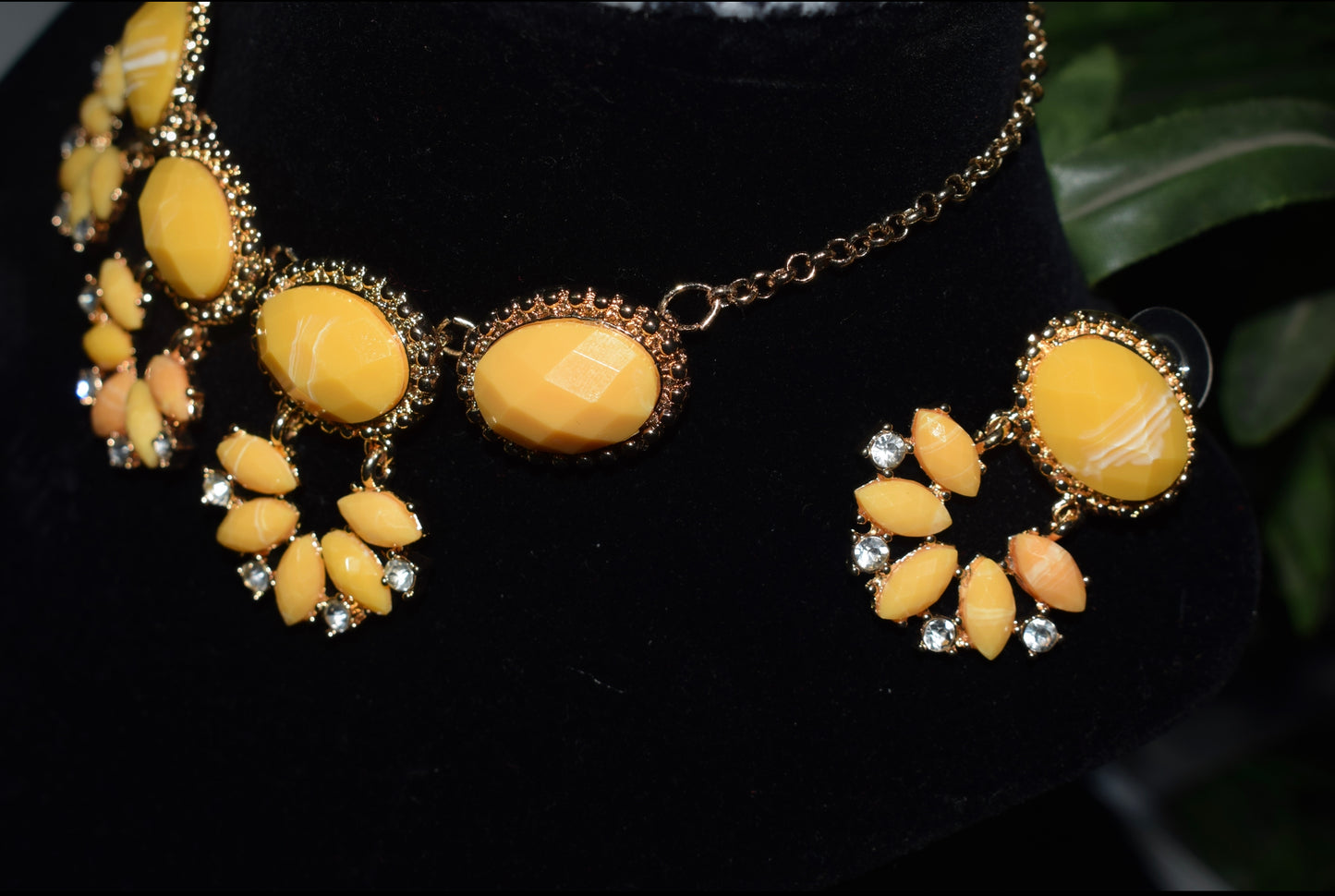 Mango Yellow Stone Necklace set