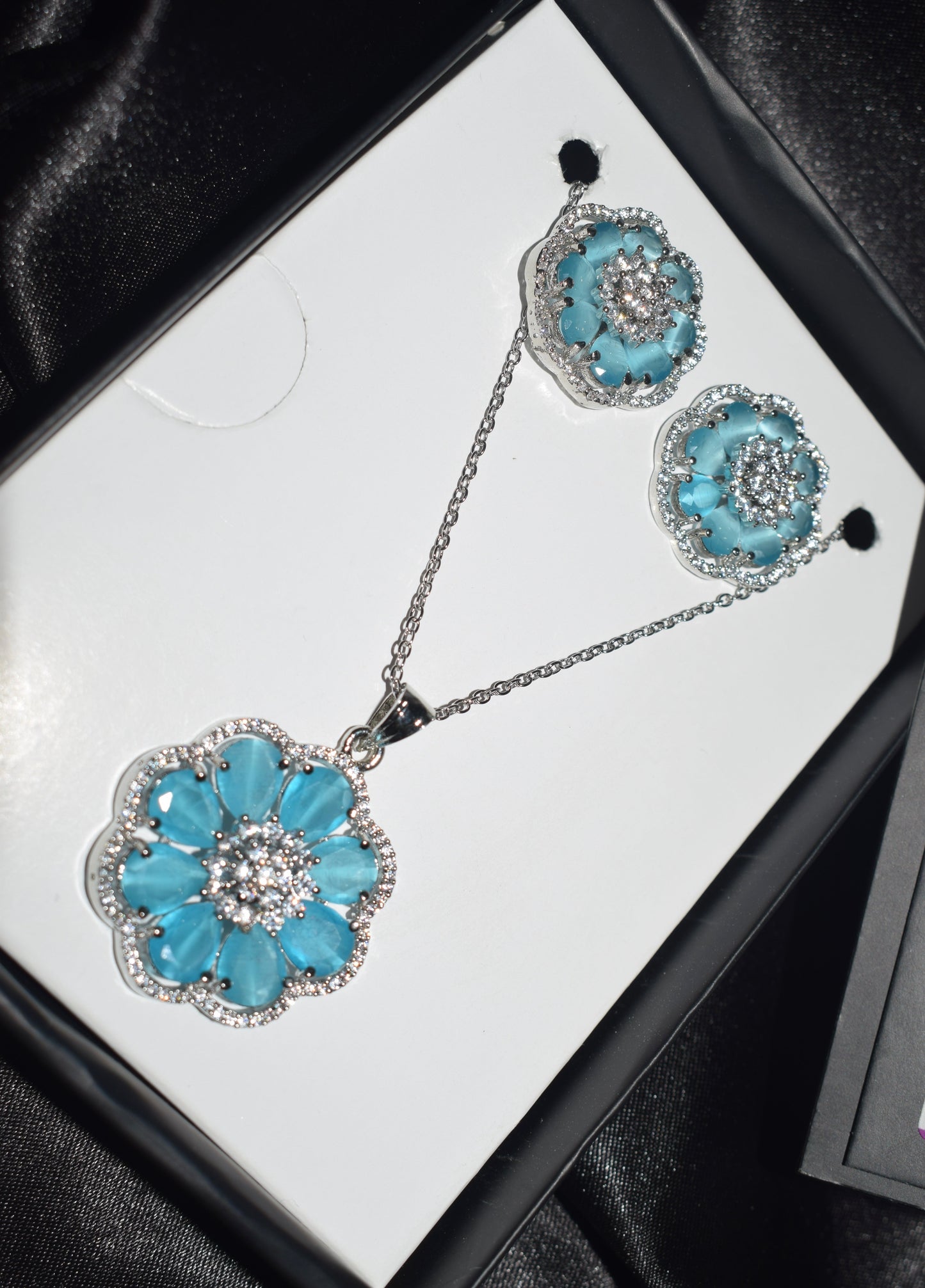 Blue Blossom Pendent Set