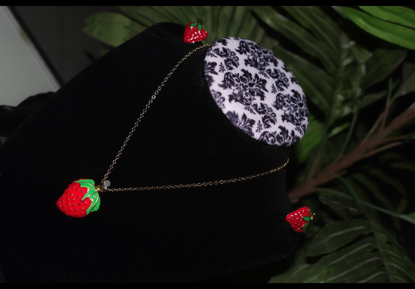 Strawberry Pendent Set