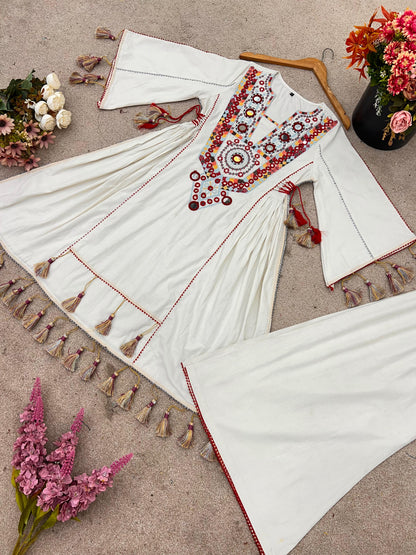 Matrut  | Krupa Off White Kurti Set