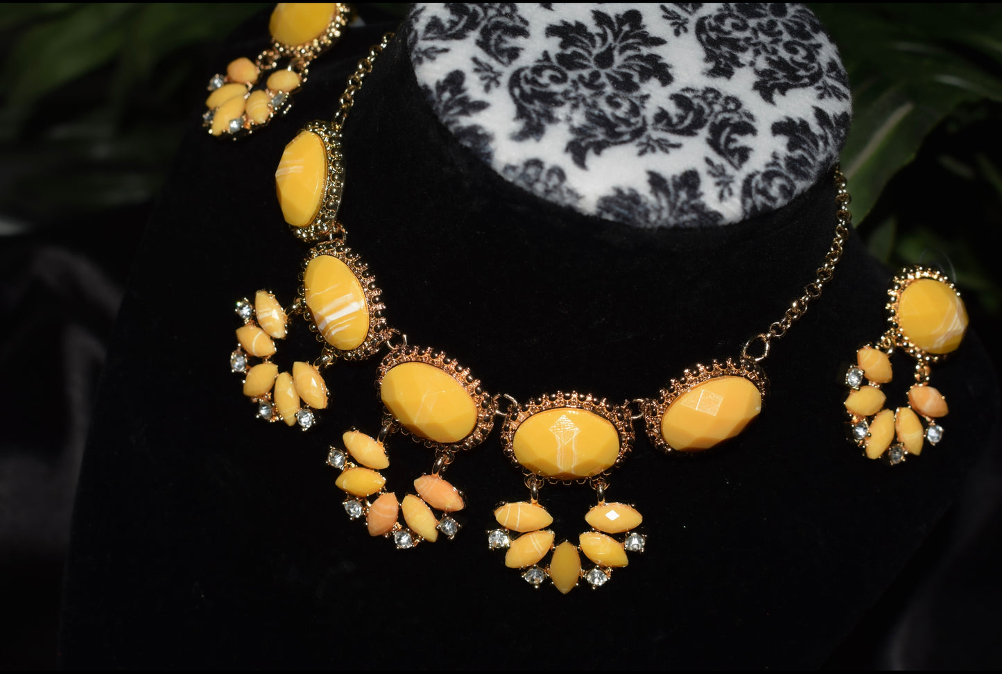 Mango Yellow Stone Necklace set