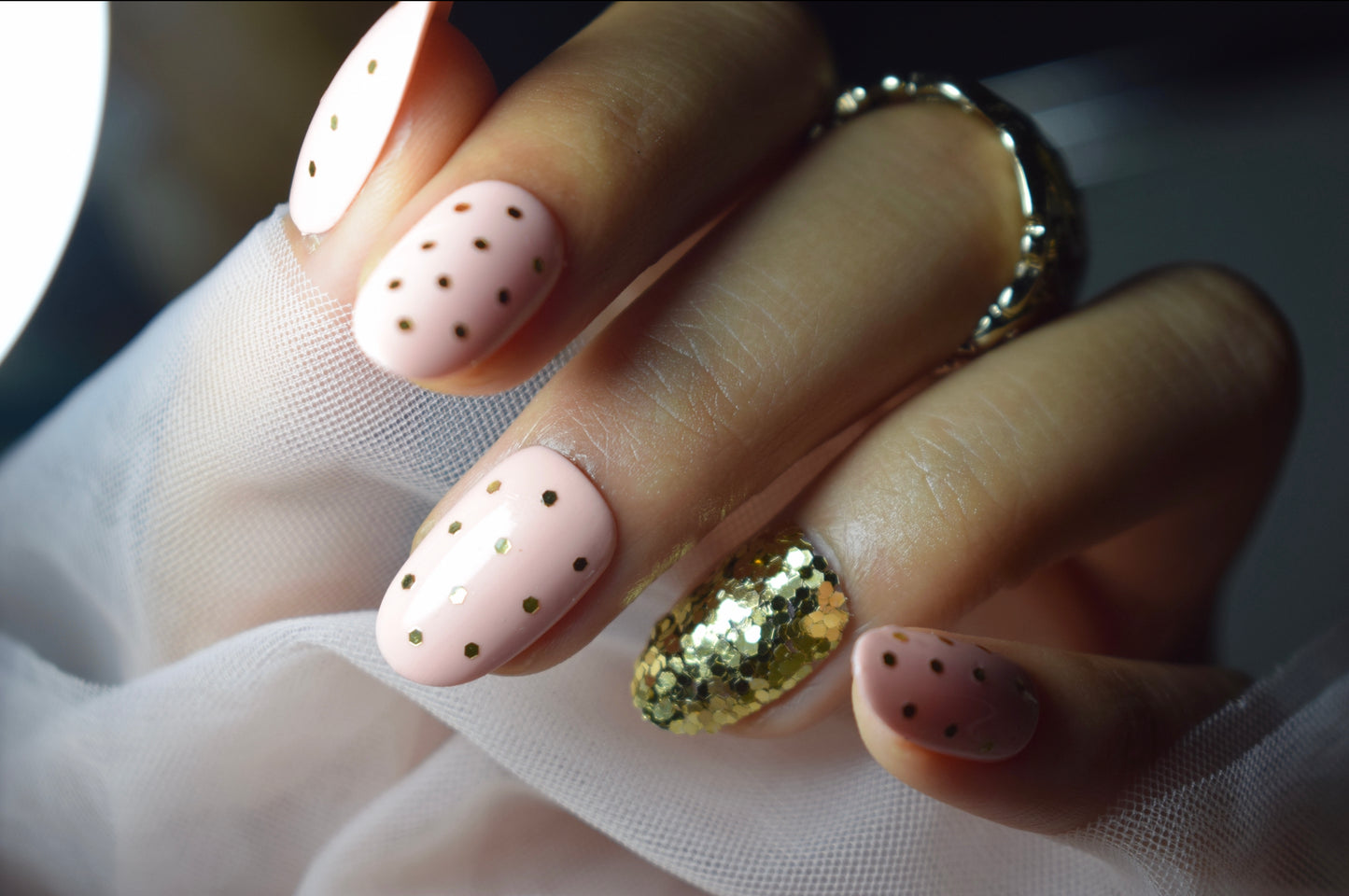 Sequinned Salar Nails