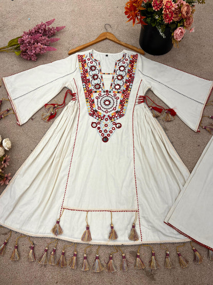 Matrut  | Krupa Off White Kurti Set
