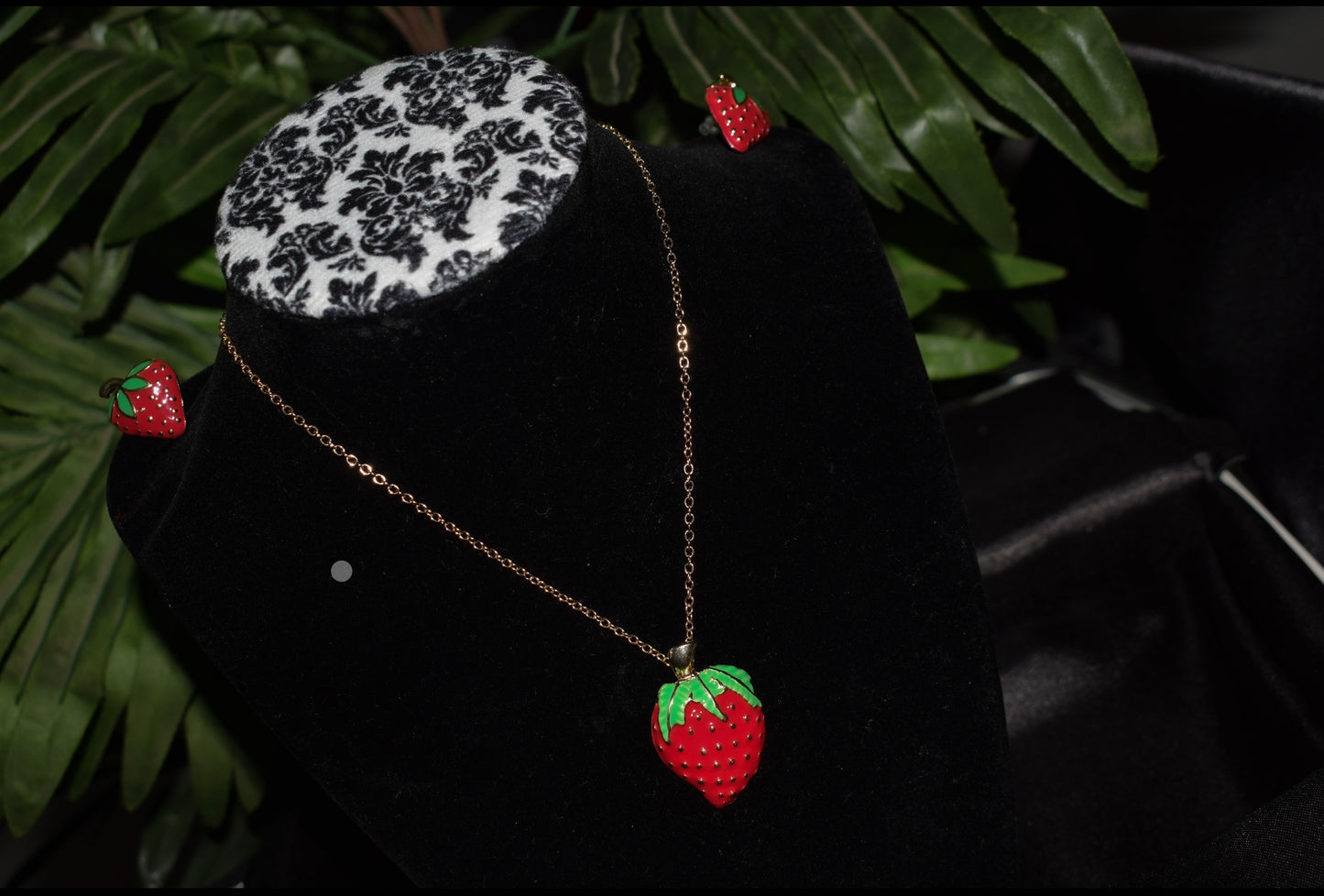 Strawberry Pendent Set