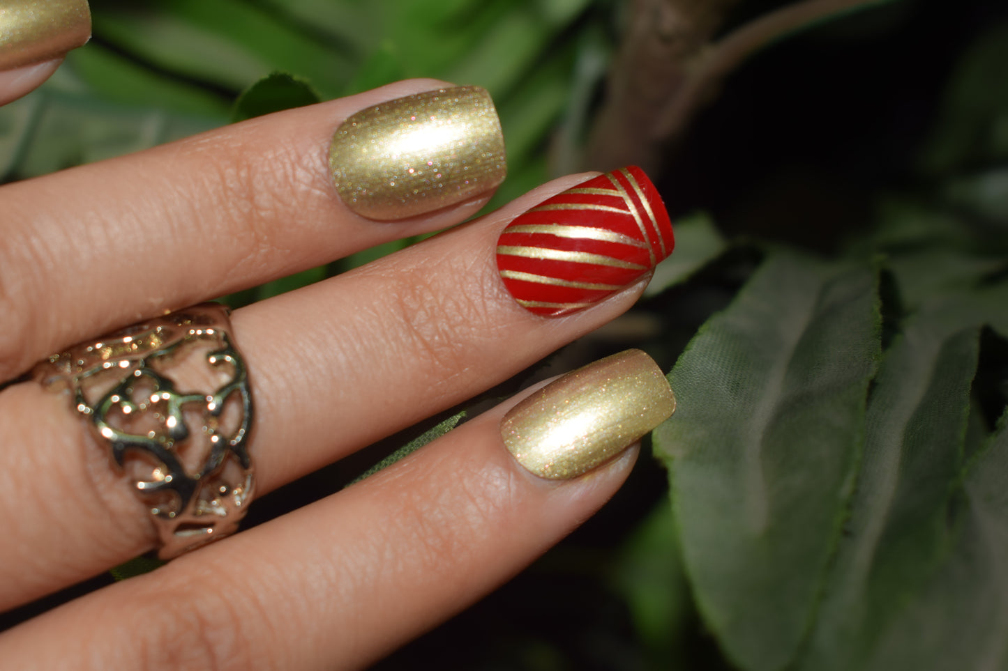 Gold Strokes Ethnic Nails