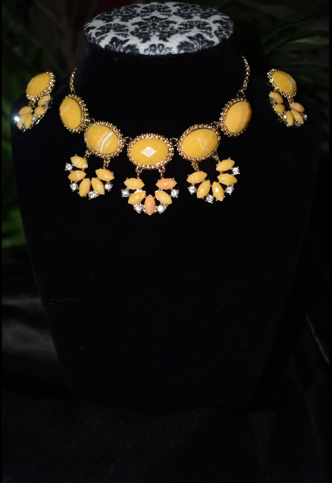 Mango Yellow Stone Necklace set