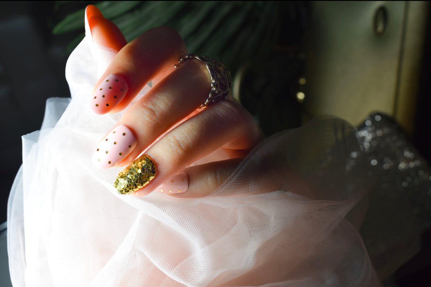 Sequinned Salar Nails