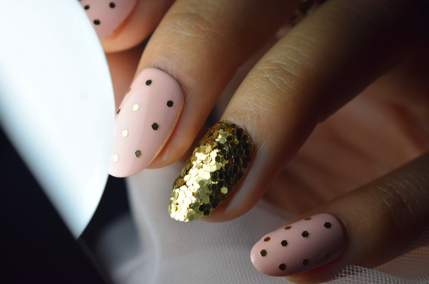 Sequinned Salar Nails