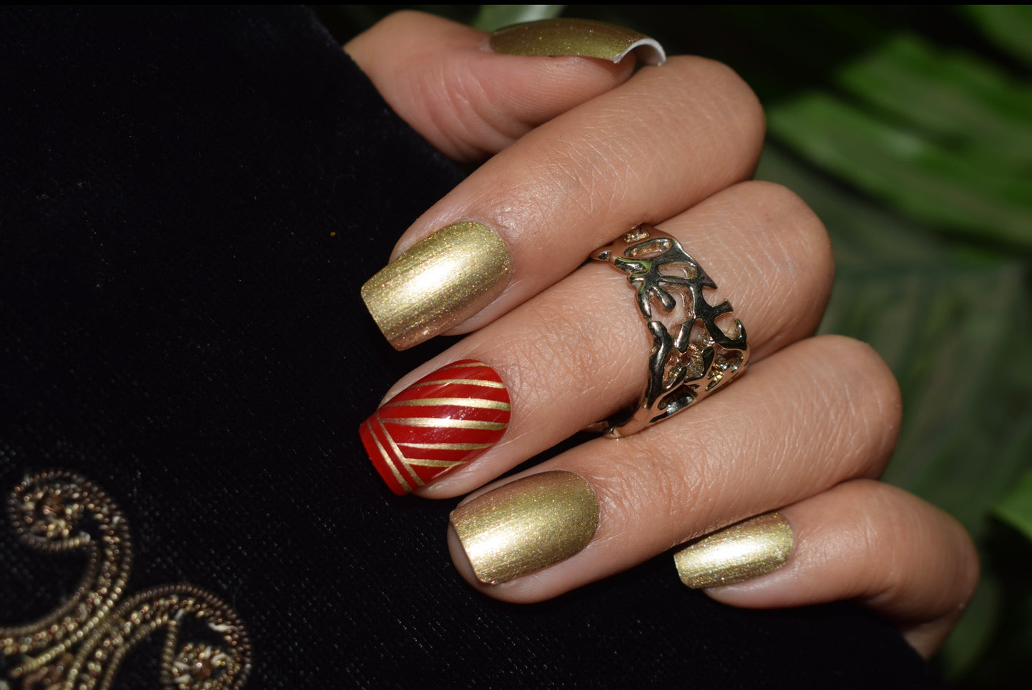 Gold Strokes Ethnic Nails