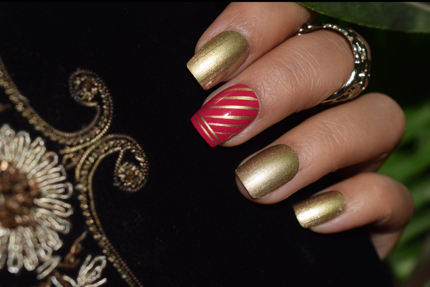 Gold Strokes Ethnic Nails