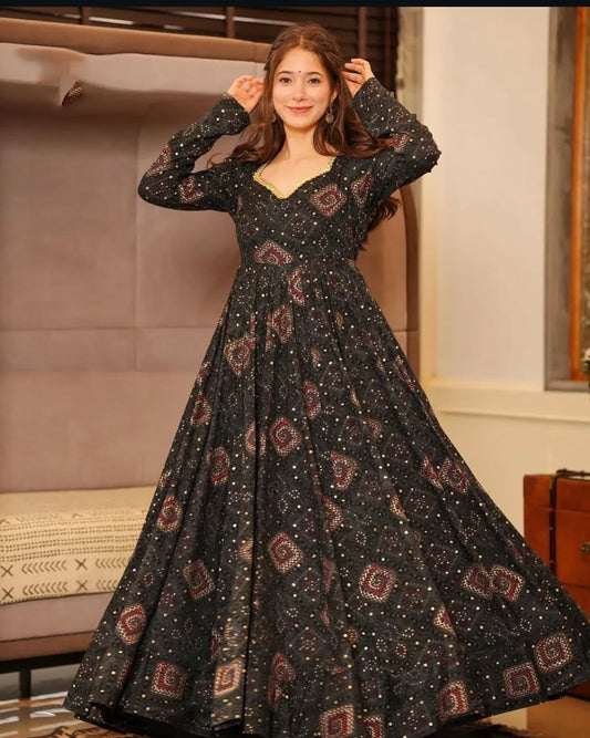 Matrut | Roshni Black Gown