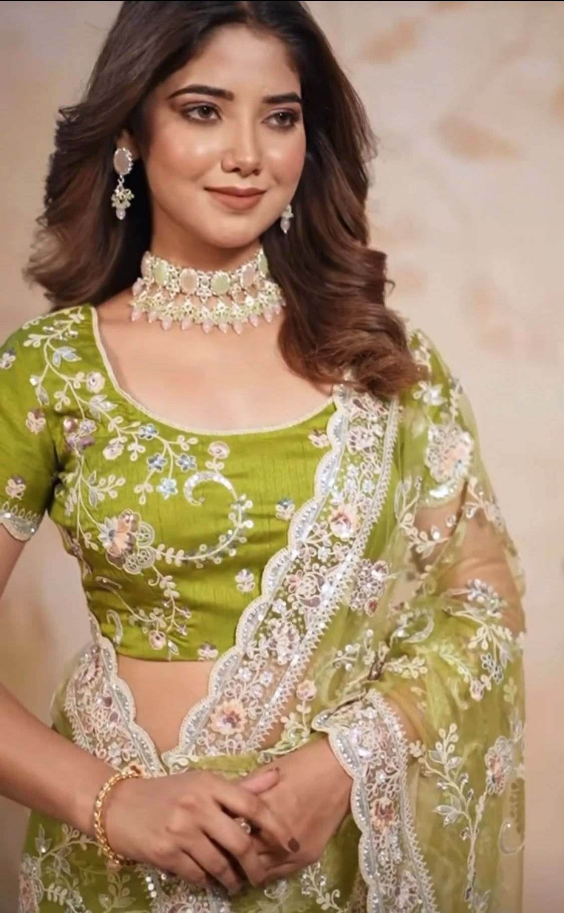 Matrut | Dolce Dip Parrot Green Saree